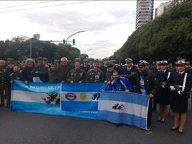 Ariel H. Lúquez en desfile militar