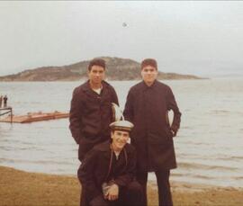 Ariel H. Lúquez junto a compañeros.